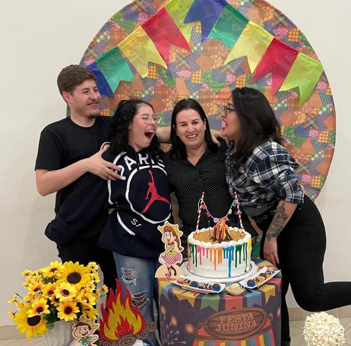 Mãe e irmãs, família
